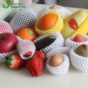 Protecteur de mousse de mangue pour emballage sous vide de fruits en filet isolé